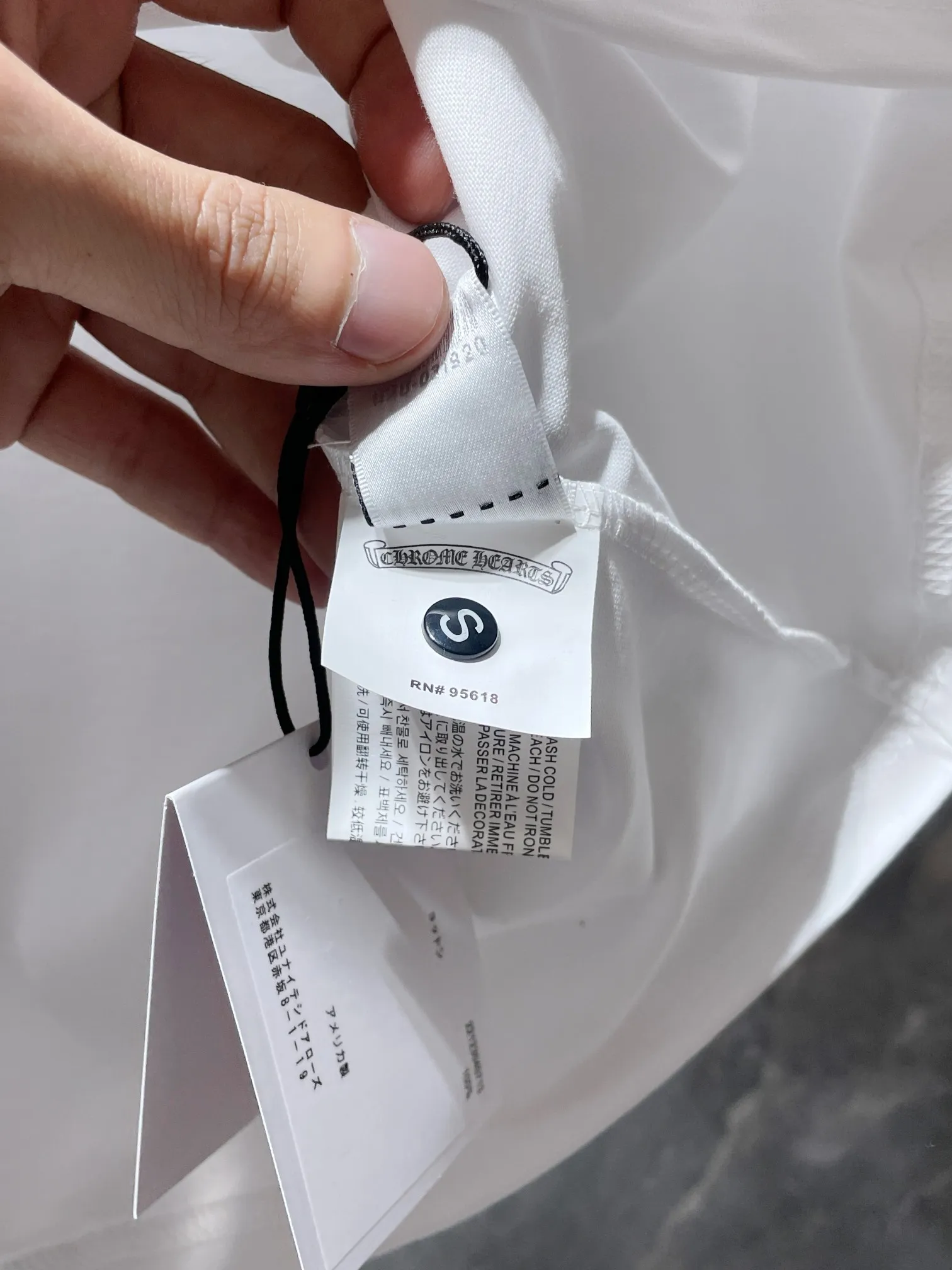P164 New Chrome Hearts 25ss for summer. High gram weight, environmentally friendly and high-quality top-grade fabric. 260g~270g Chrome Hearts Heavy Industry color leather cross contrasting short sleeves. Counter synchronization. 1:1 replica version. Recommended color: white black. Size: S, M, L, XL.
